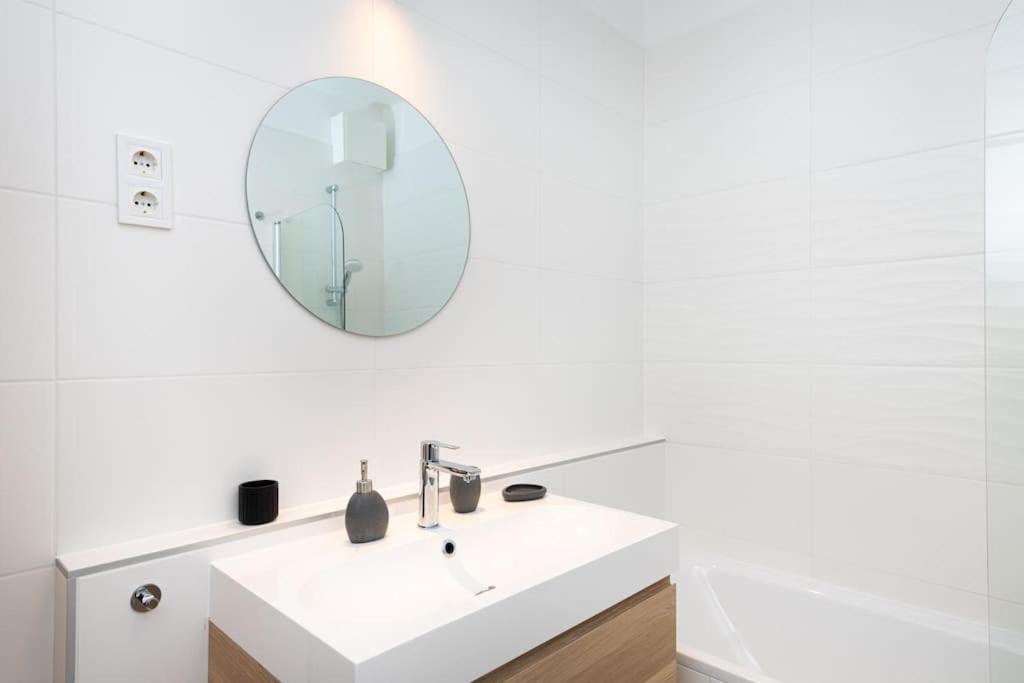 Chic206 Retreat: Modern 1br Gem With Balcony By Nw Apartmán Budapešť