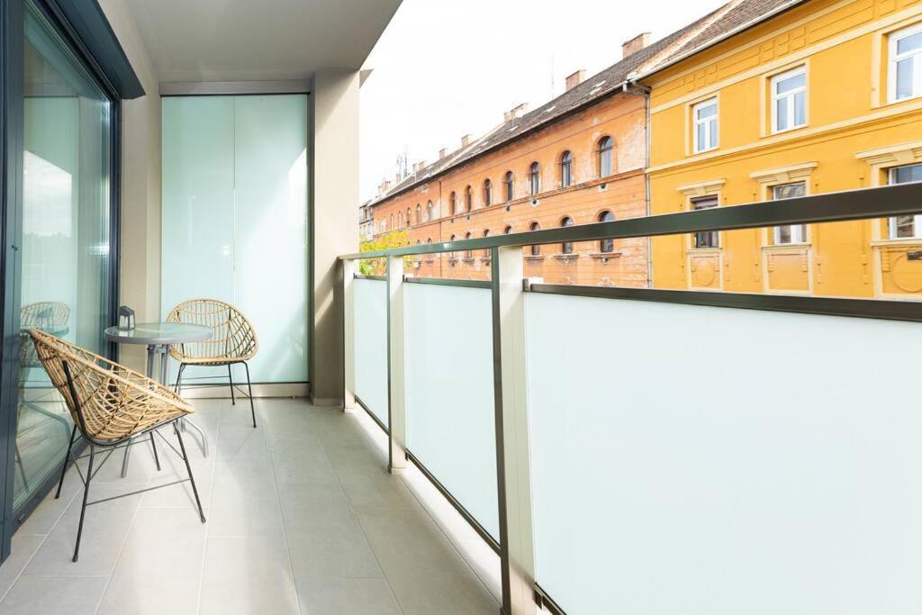 Chic206 Retreat: Modern 1br Gem With Balcony By Nw Budapešť