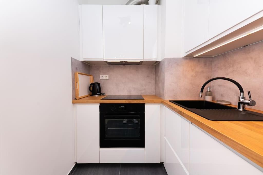 Chic206 Retreat: Modern 1br Gem With Balcony By Nw *