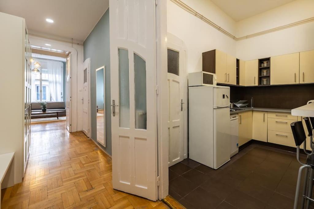 Ermosa Budapest