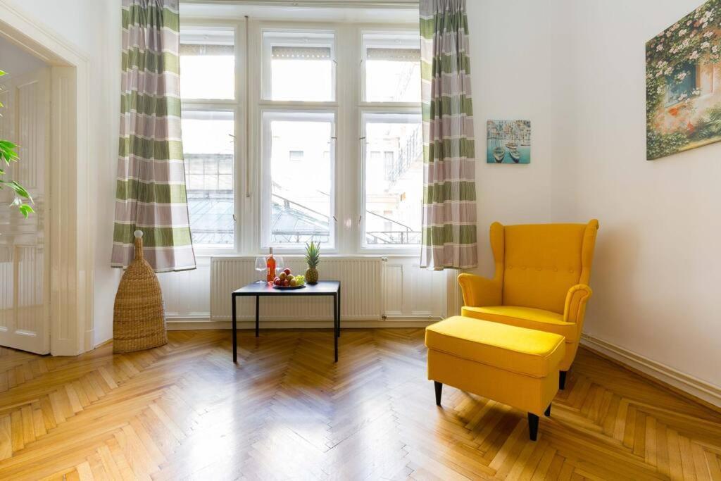 Hidden Gem 1 Bedroom Next To Opera *