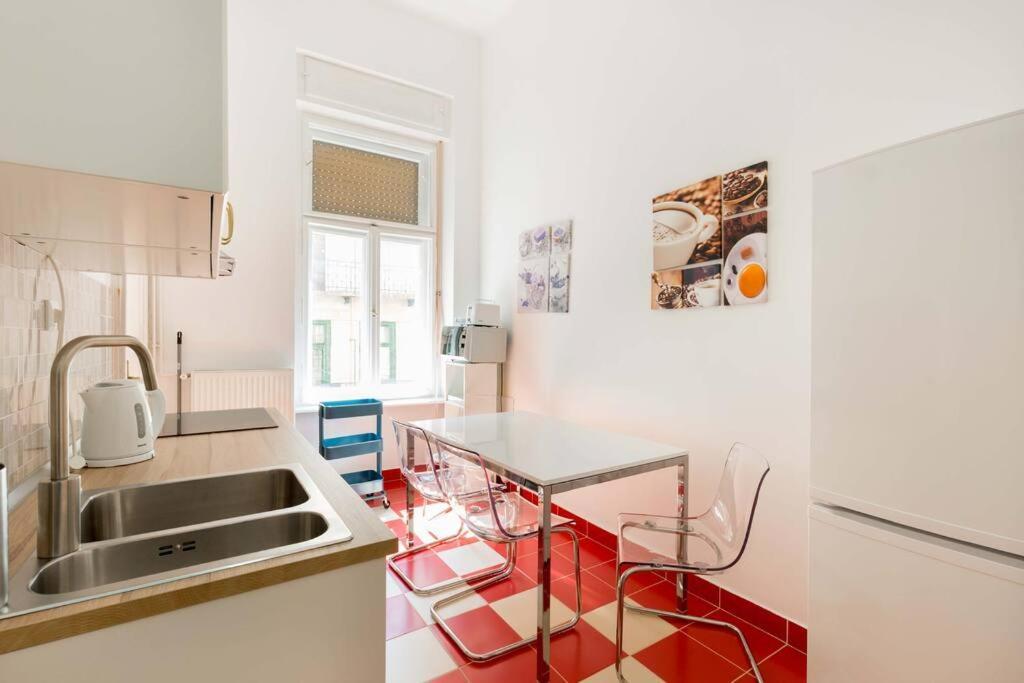 Apartment Hidden Gem 1 Bedroom Next To Opera Budapest