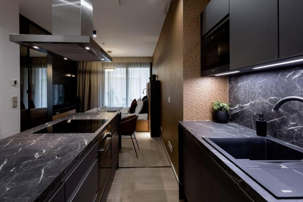 High-end W Gym/sauna/balcony/security *