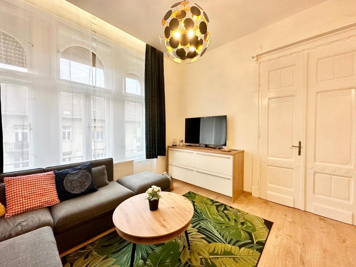 Appartamento Luxory Design Apartment#bakats#freeparking#8ppl Budapest