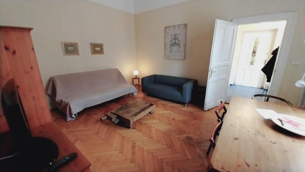 For Long-term, Budget! Szondi Apartment *