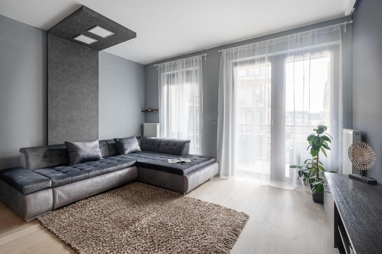 Urban Jungle Oasis King With Free Parking *