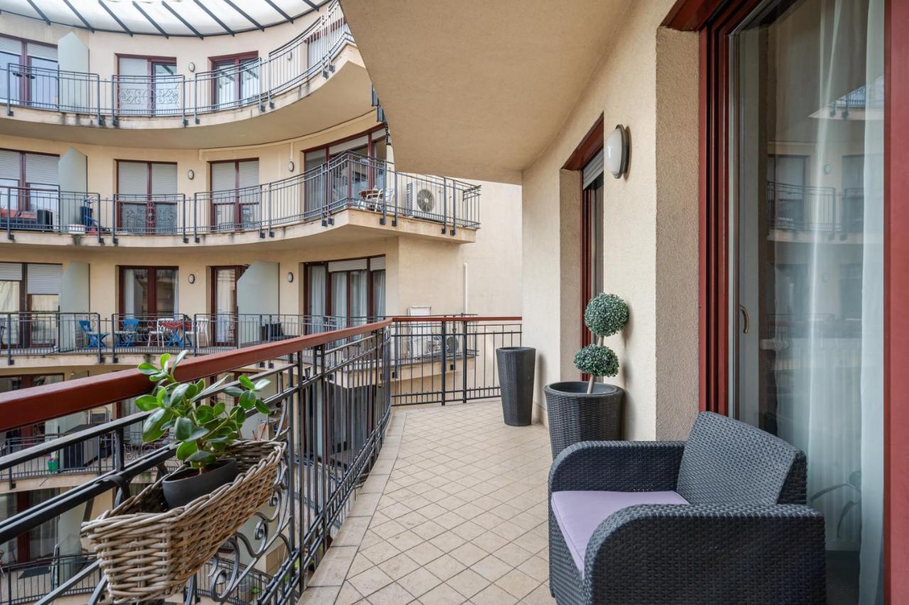 Apartmán Urban Jungle Oasis King With Free Parking