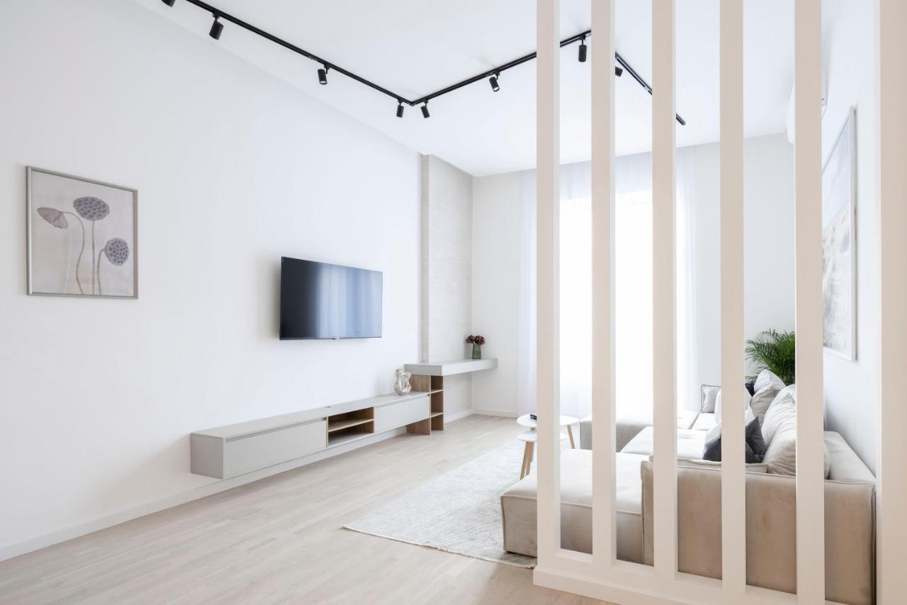 Luxurious & Spacious With Balcony Apartment *