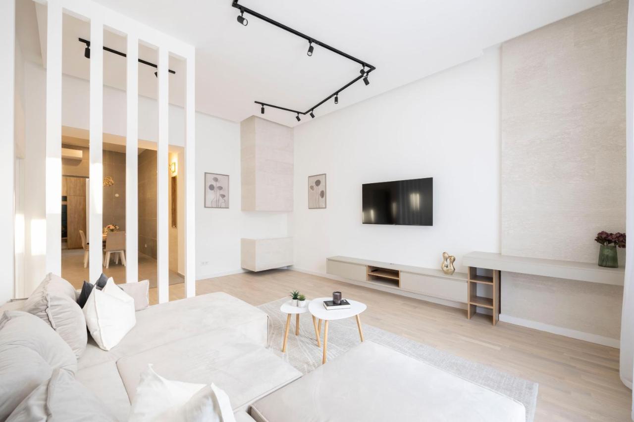 Apartment Luxurious & Spacious With Balcony Budapest