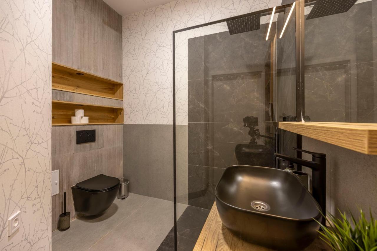 Luxurious & Spacious With Balcony Apartment