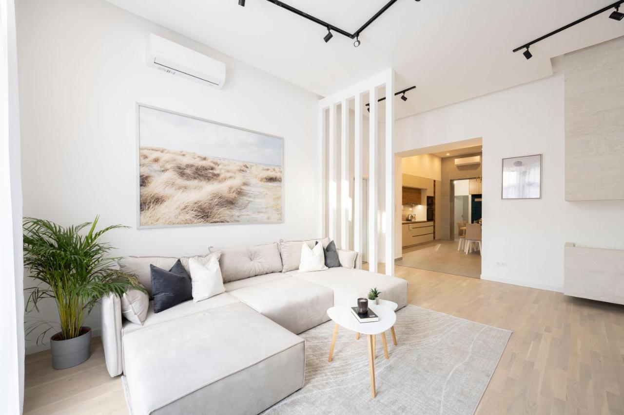 Luxurious & Spacious With Balcony * Budapest