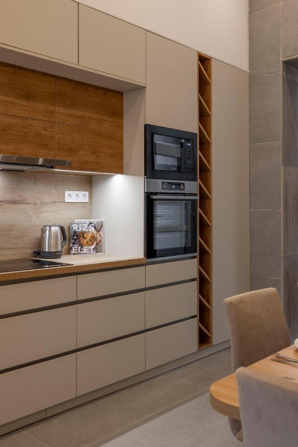 Apartment Luxurious & Spacious With Balcony
