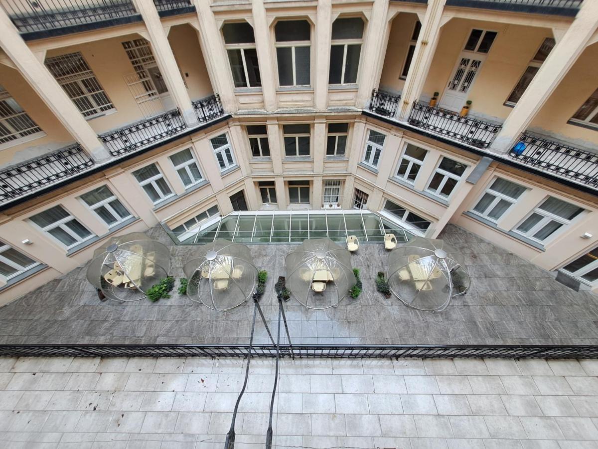 Superior Centrum Basilica Apartment *