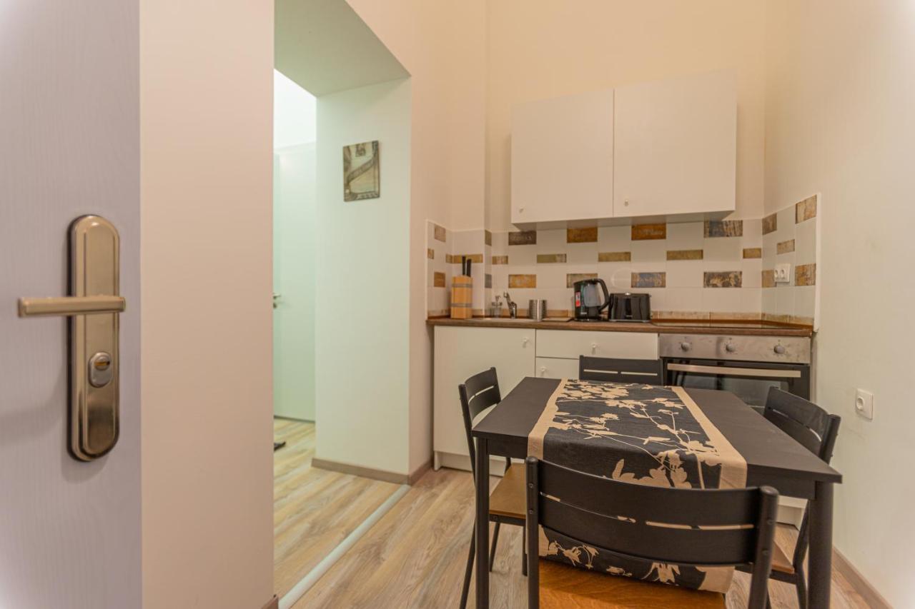 Downtown Flat In Budapest, Mona Apartment