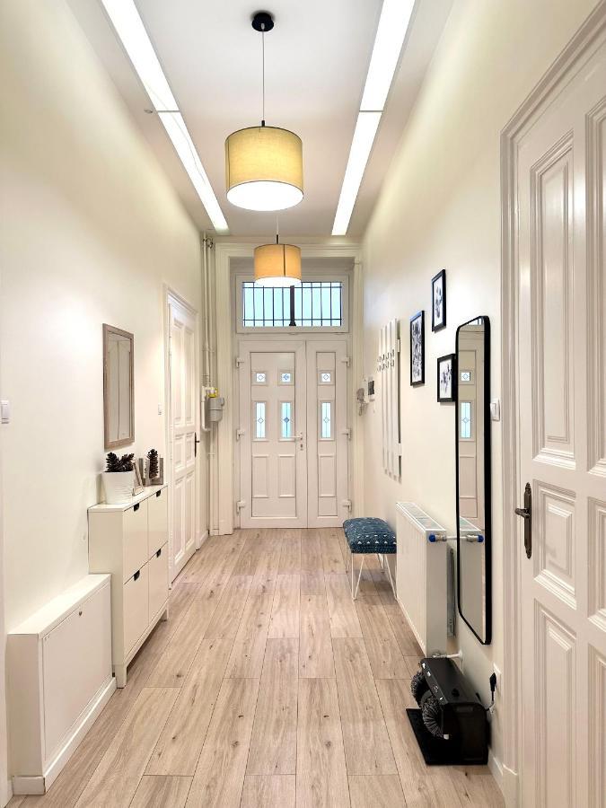 Luxury Huge - 92m2 - 3 Bedrooms - 3 Air Conditioners - Free Garage!!! Apartamento