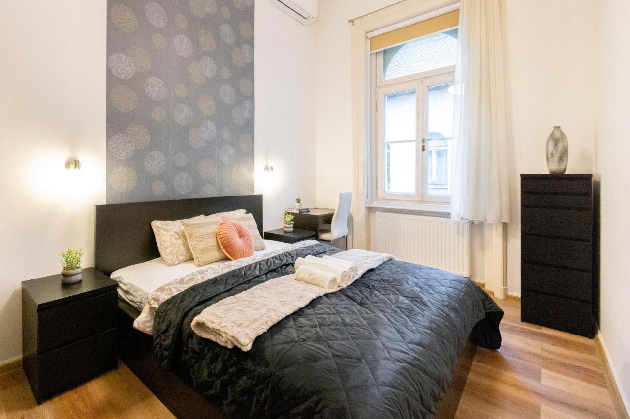 Spacious & Cozy W/ Terrace *