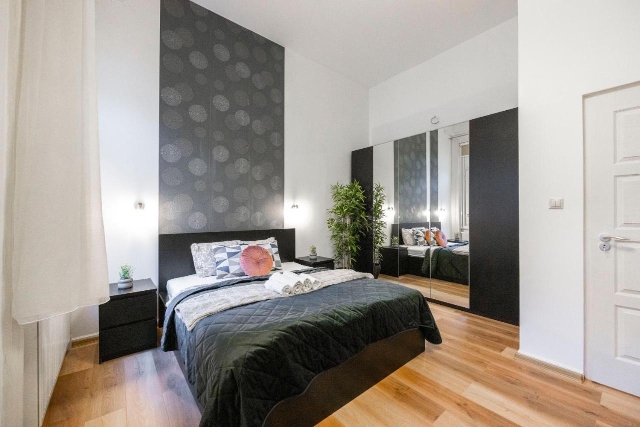Spacious & Cozy W/ Terrace Apartmán Budapešť