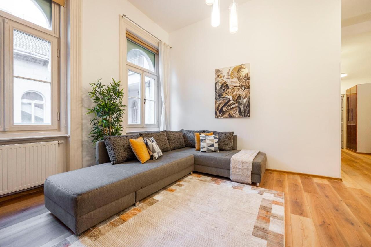 Spacious & Cozy W/ Terrace * Budapešť