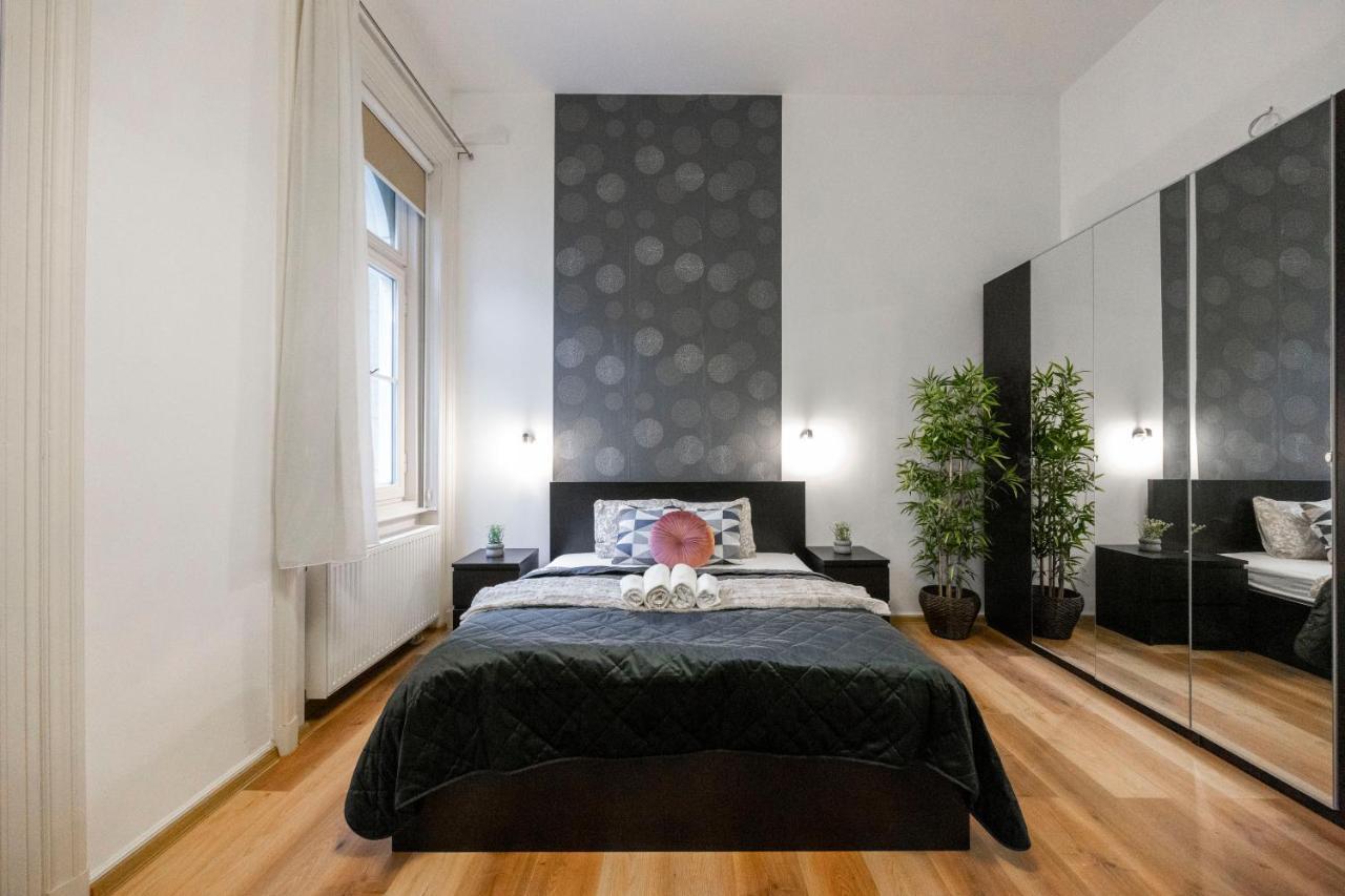 Spacious & Cozy W/ Terrace Apartmán *
