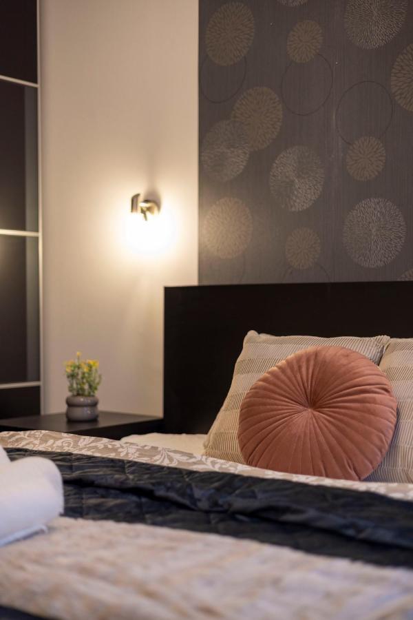 Spacious & Cozy W/ Terrace *