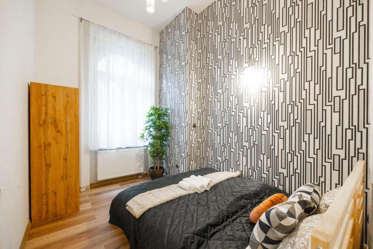 Spacious & Cozy W/ Terrace *