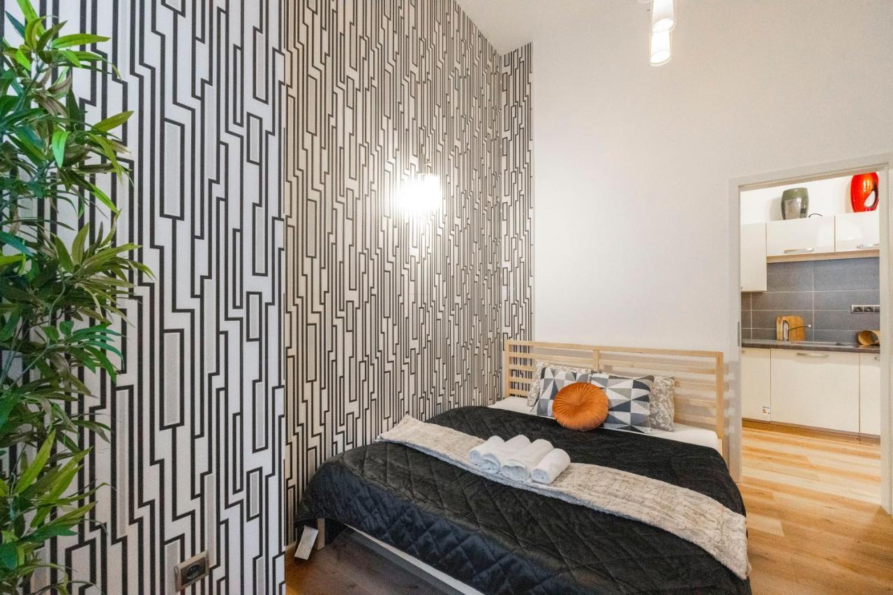 Spacious & Cozy W/ Terrace Apartmán *