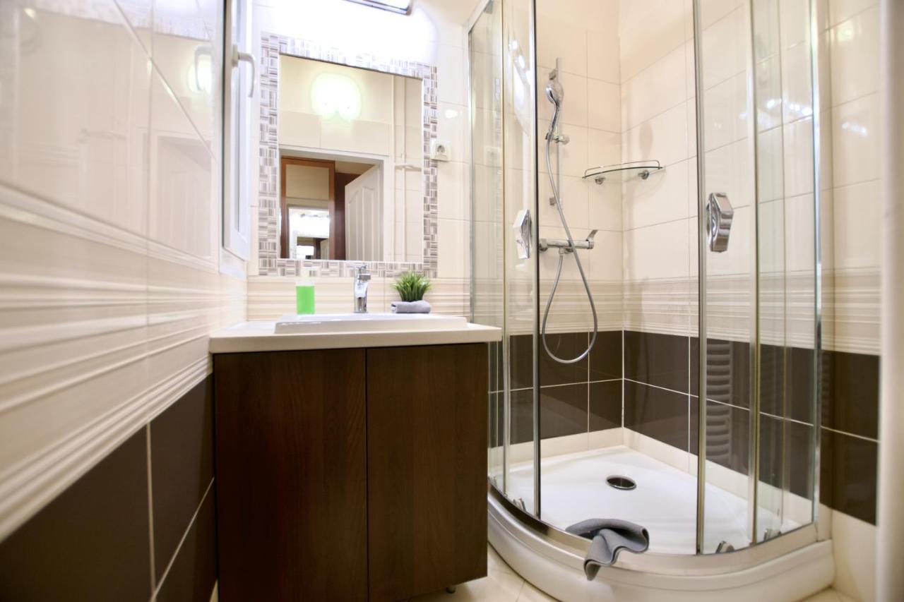 Standard By Hi5 - Dessewffy 2 Bedroom Budapest
