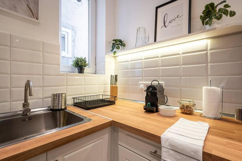 Warm Elegance Retreat : 75 M2 Comfort Near New York Cafe Apartment *