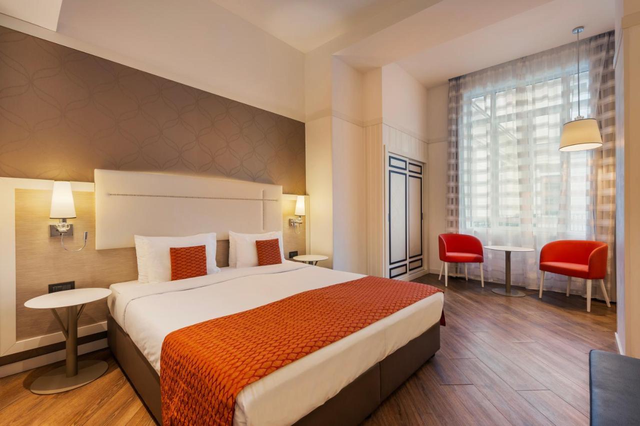 Ikonik Parlament Hotel 4*