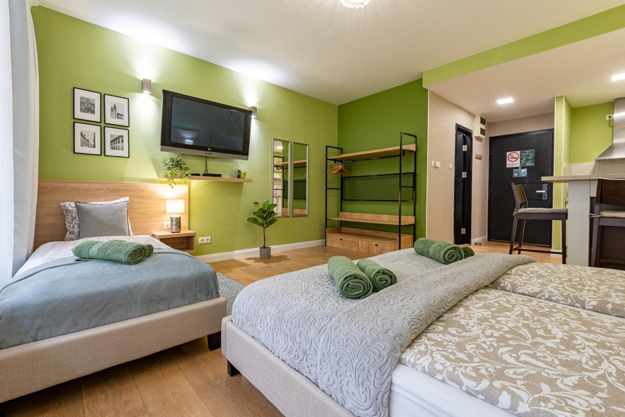 Apartment Holidays & Budapest