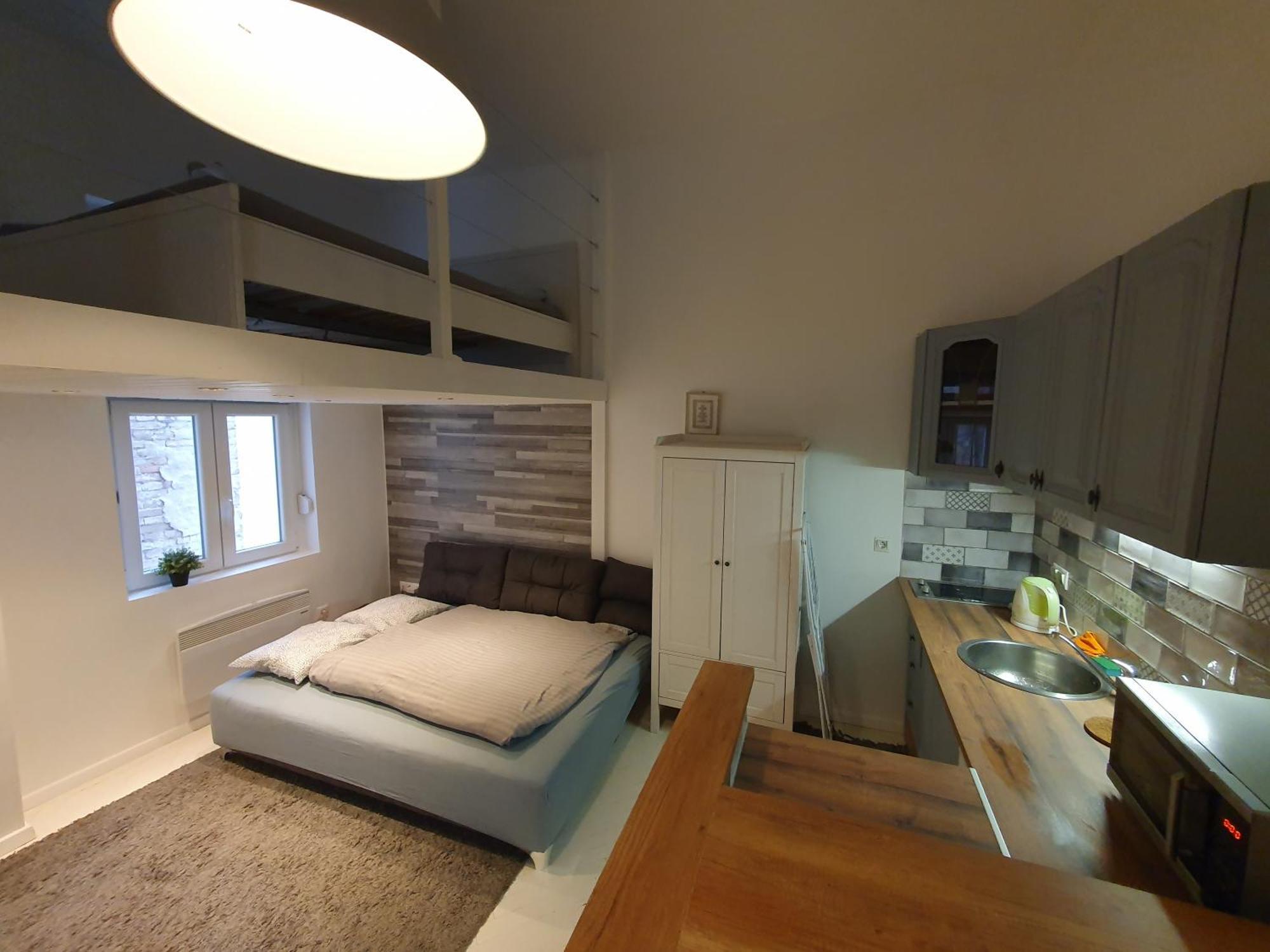 Vintage Near Boulevard With Ac After Renovation Apartment