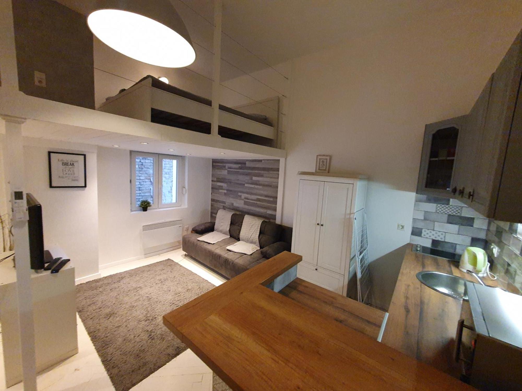 Apartment Vintage Near Boulevard With Ac After Renovation Budapest