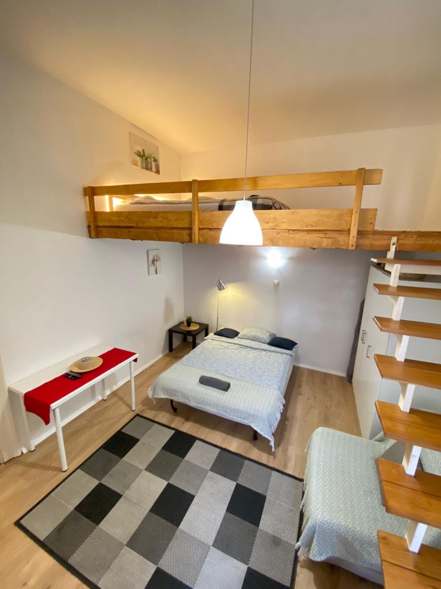 Nefelejcs Near The Keleti Railway Station * Budapest