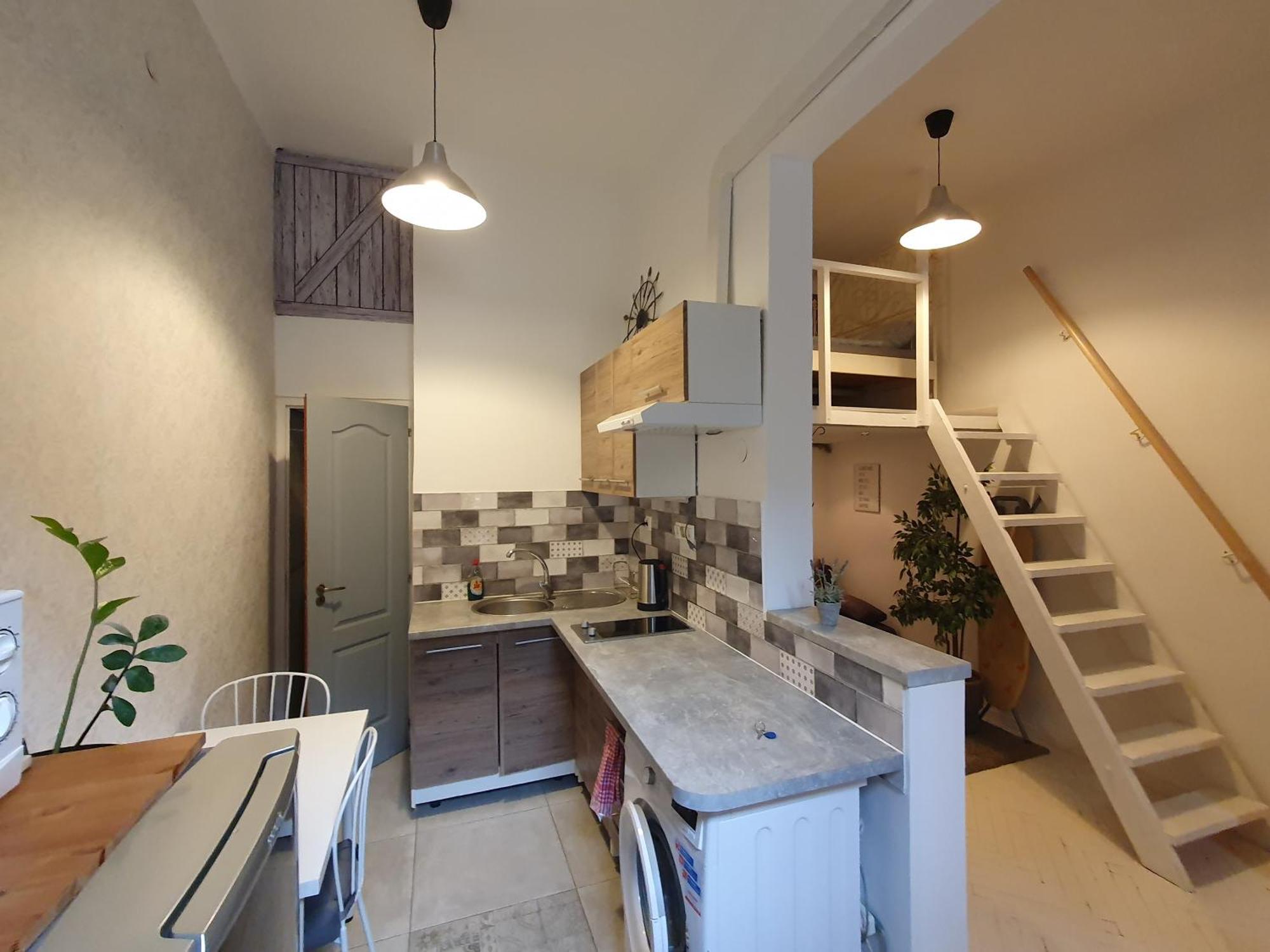 Cozy Studio With Air Condition Freshly Renovated Apartament *