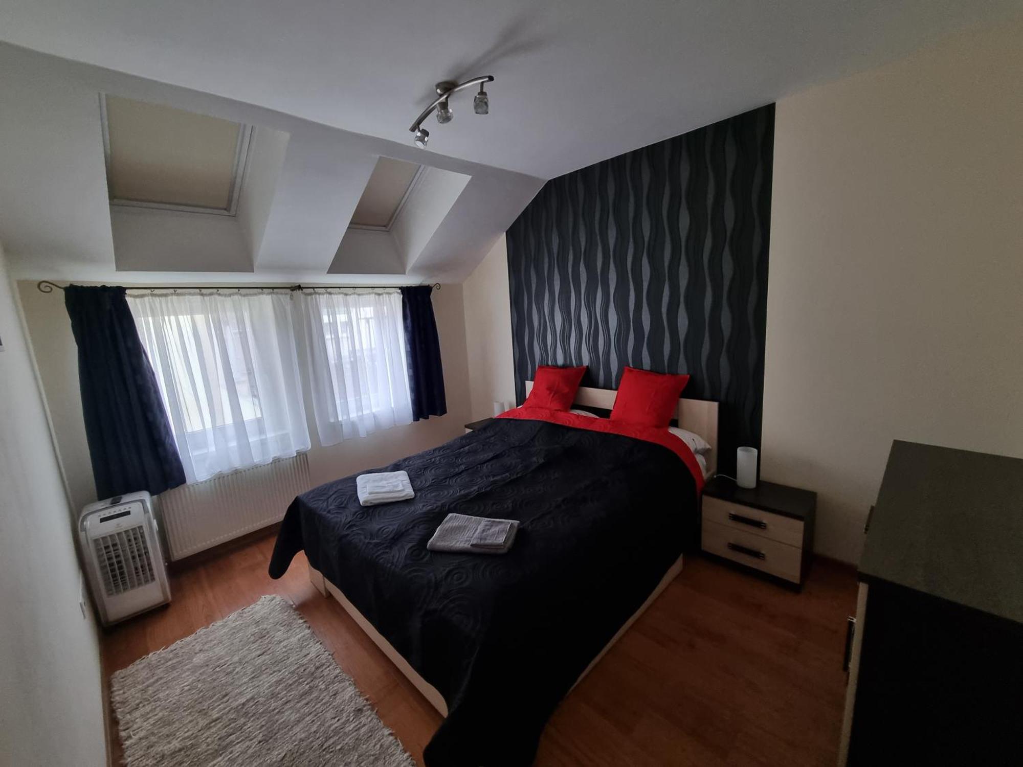 Merry&car - Huge Balcony + Living + 2br Apartment