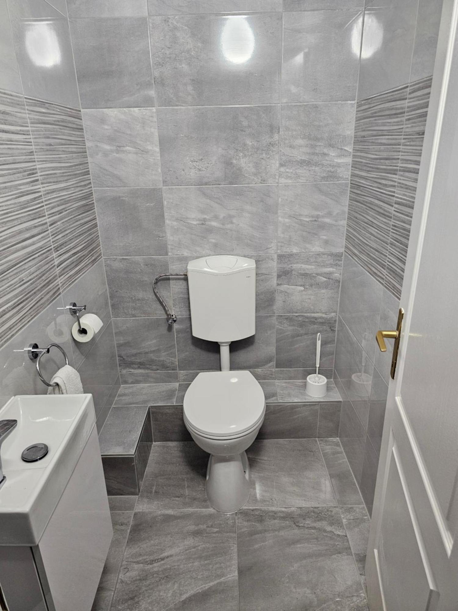 Merry&car - Huge Balcony + Living + 2br * Budapest