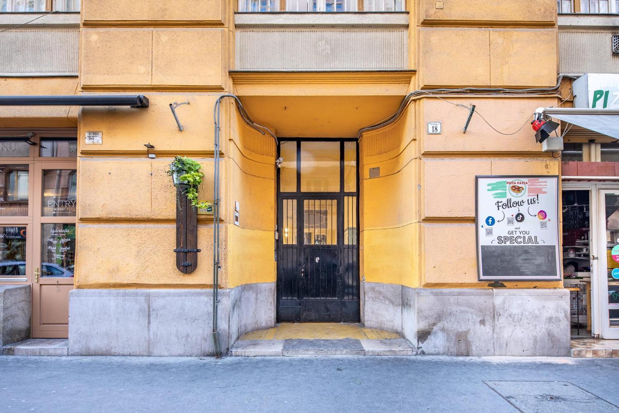 Very - Small For Solo Traveller Apartamento Budapest