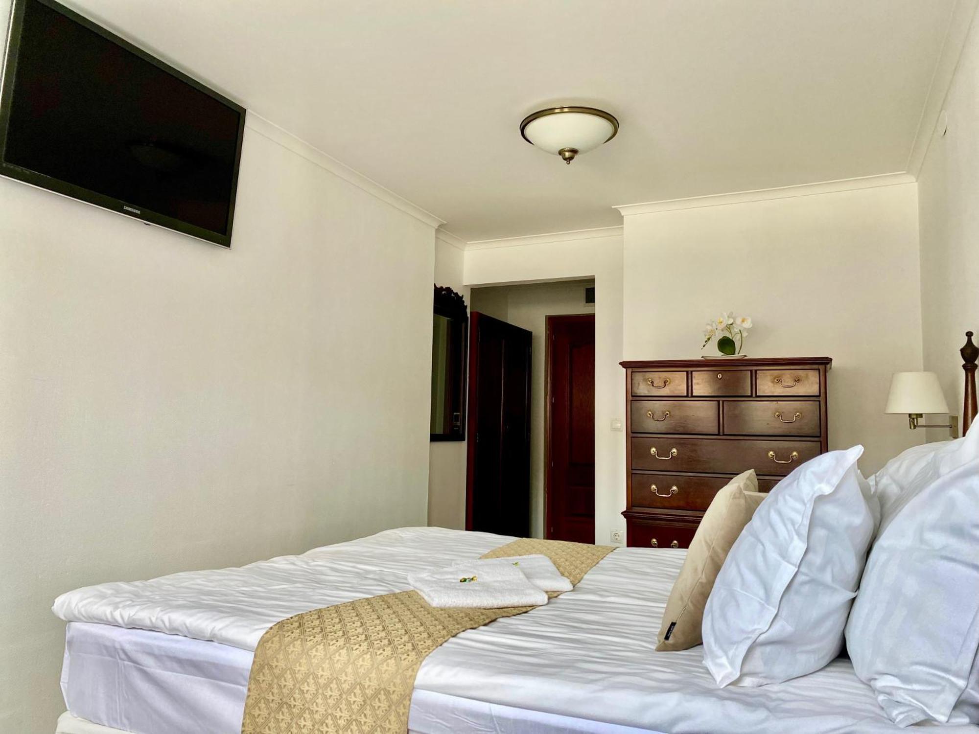 Opera16 Guestrooms *