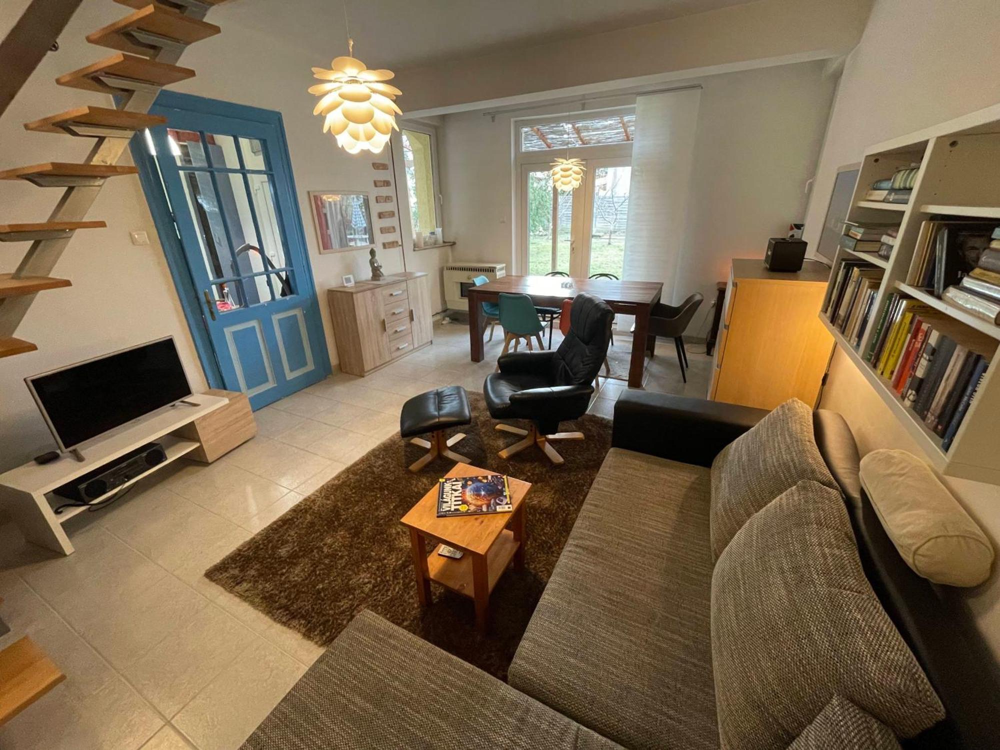 Villa 4 Guests: River & Garden Charm *