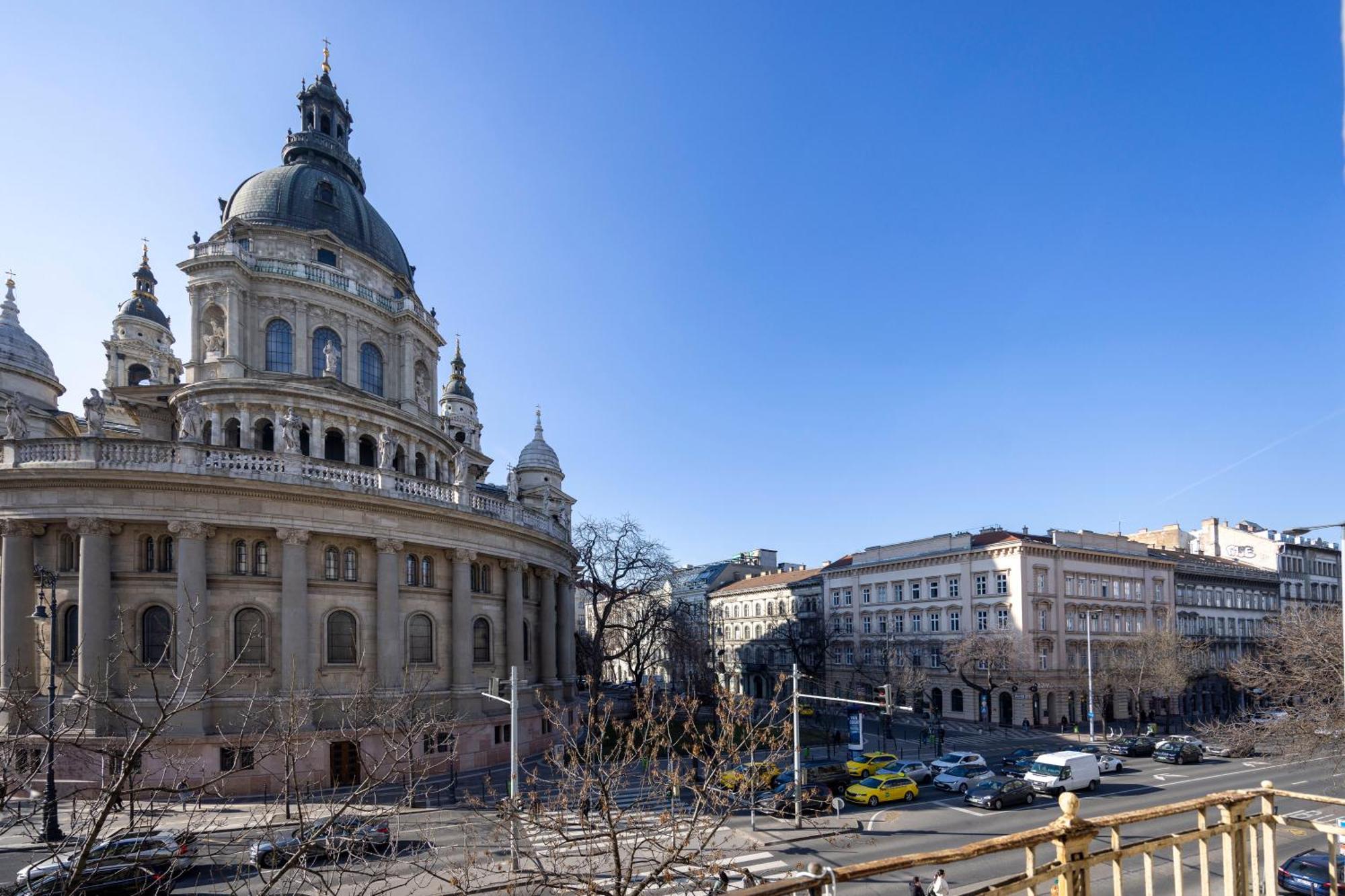Luxurious W/ A Stunning View To The Basilica Apartment *