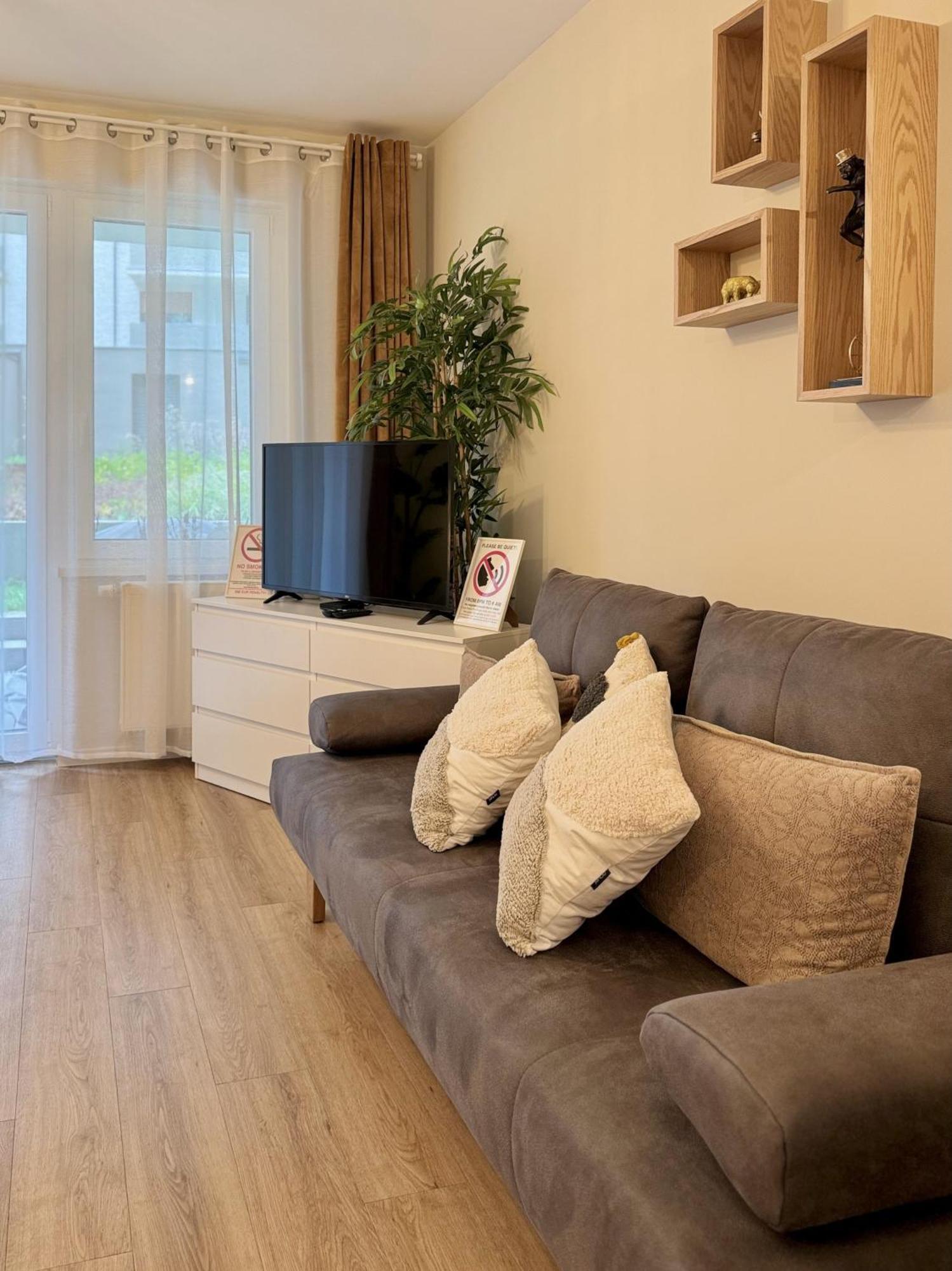 Standard By Hi5-corvin 7 * Budapest