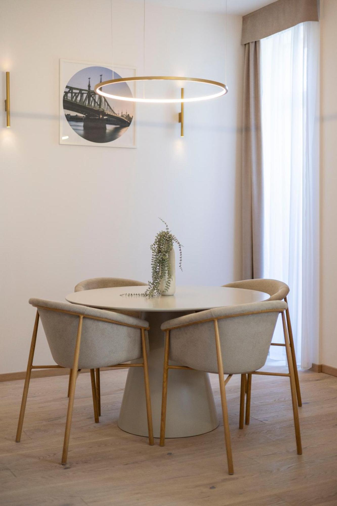 Luxurious W/ A Stunning View To The Basilica