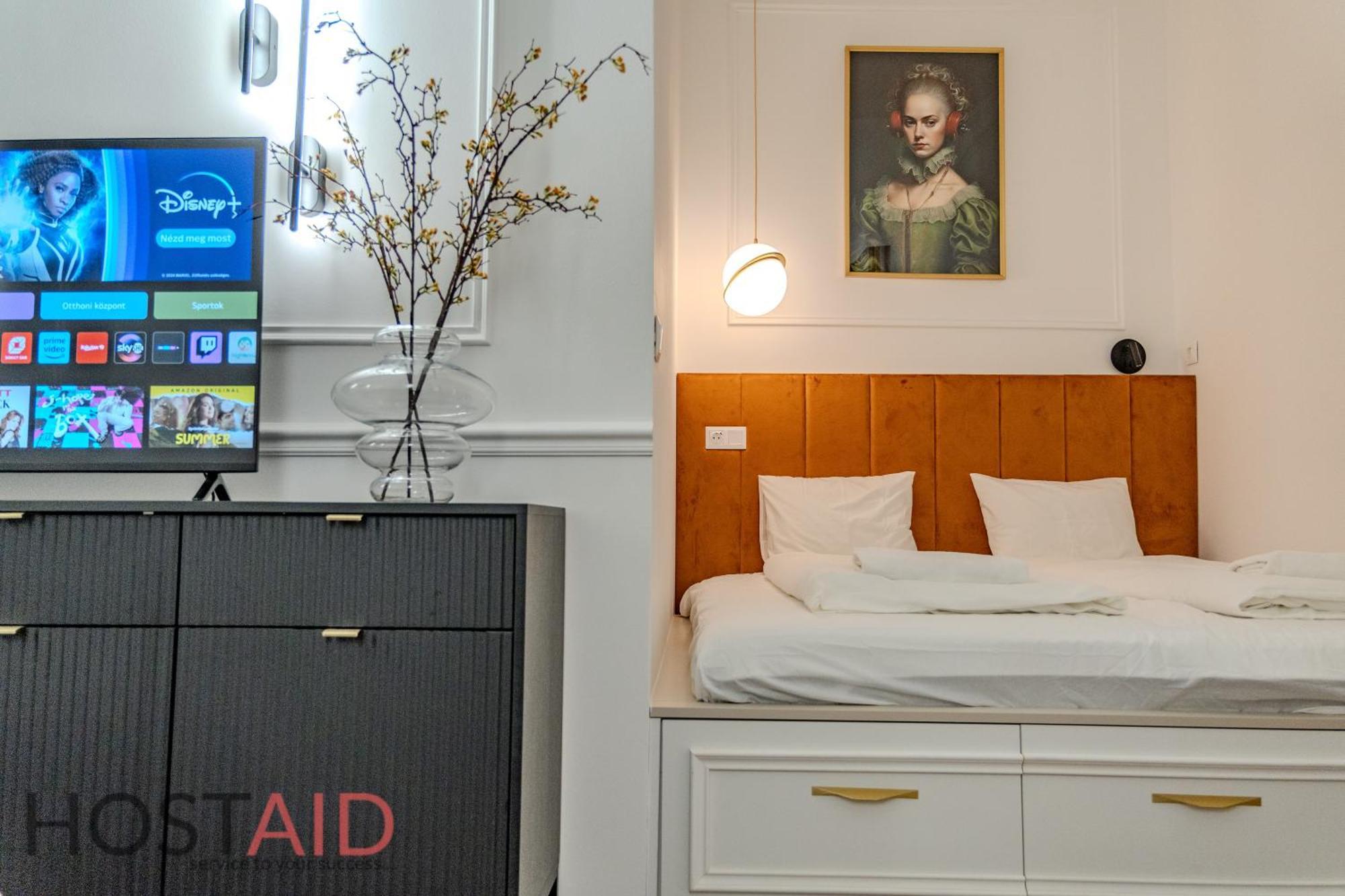 V27-2 Design - Hostaid Apartment Budapest