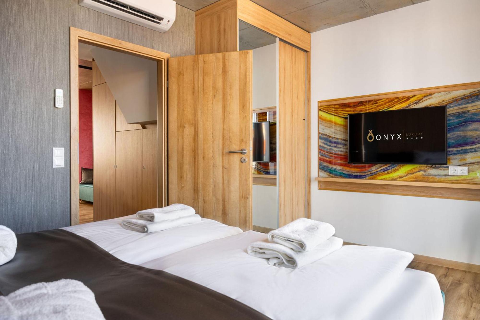 Onyx Luxury Hotel 4*