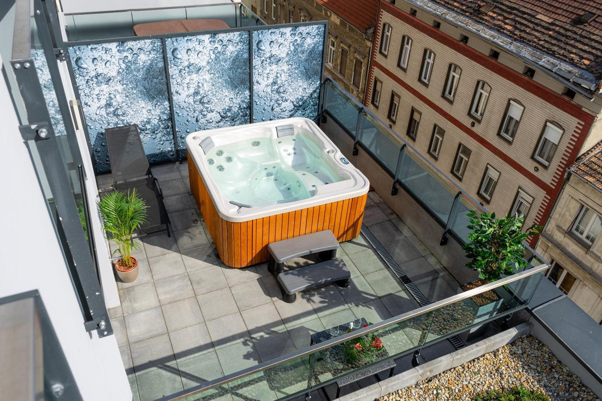 Onyx Luxury Hotel
