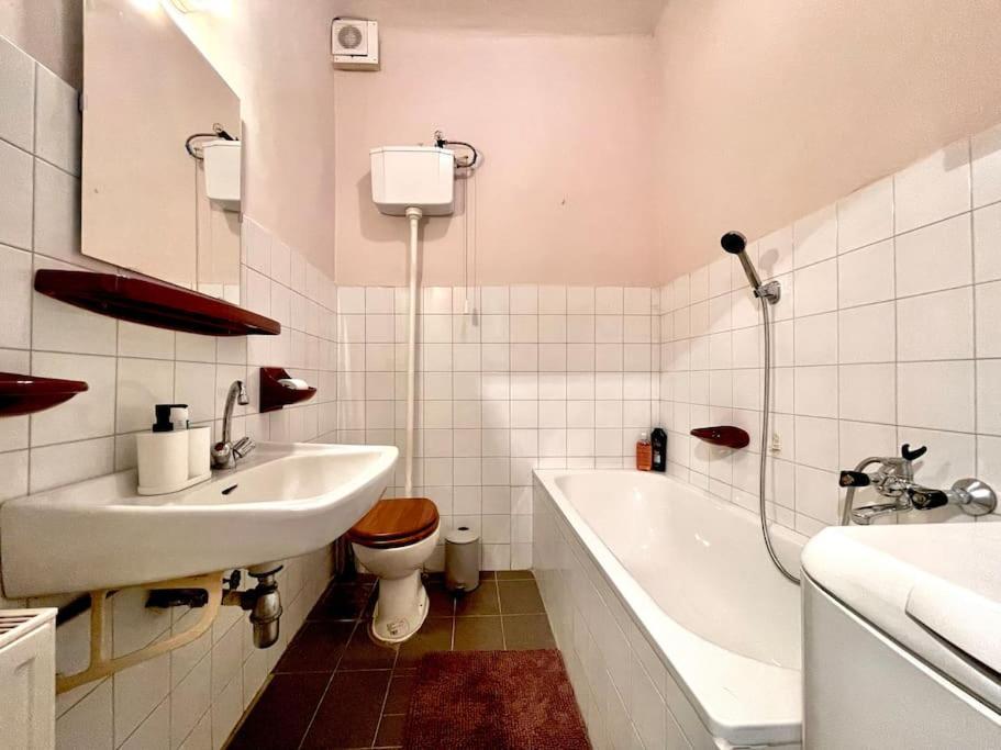 Stray Birds Fashion With 2ppl/wifi/ac Apartamento *