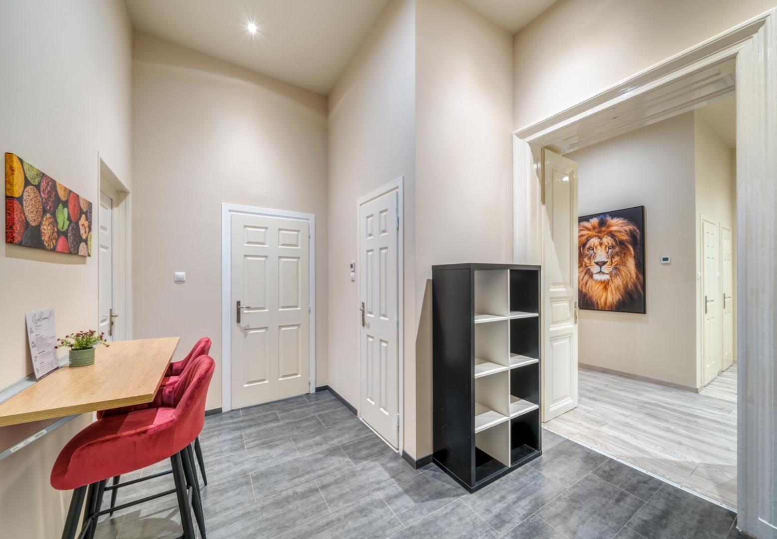 Downtown Delight - Erzsebet Blvd - 13 Ppl Apartmán