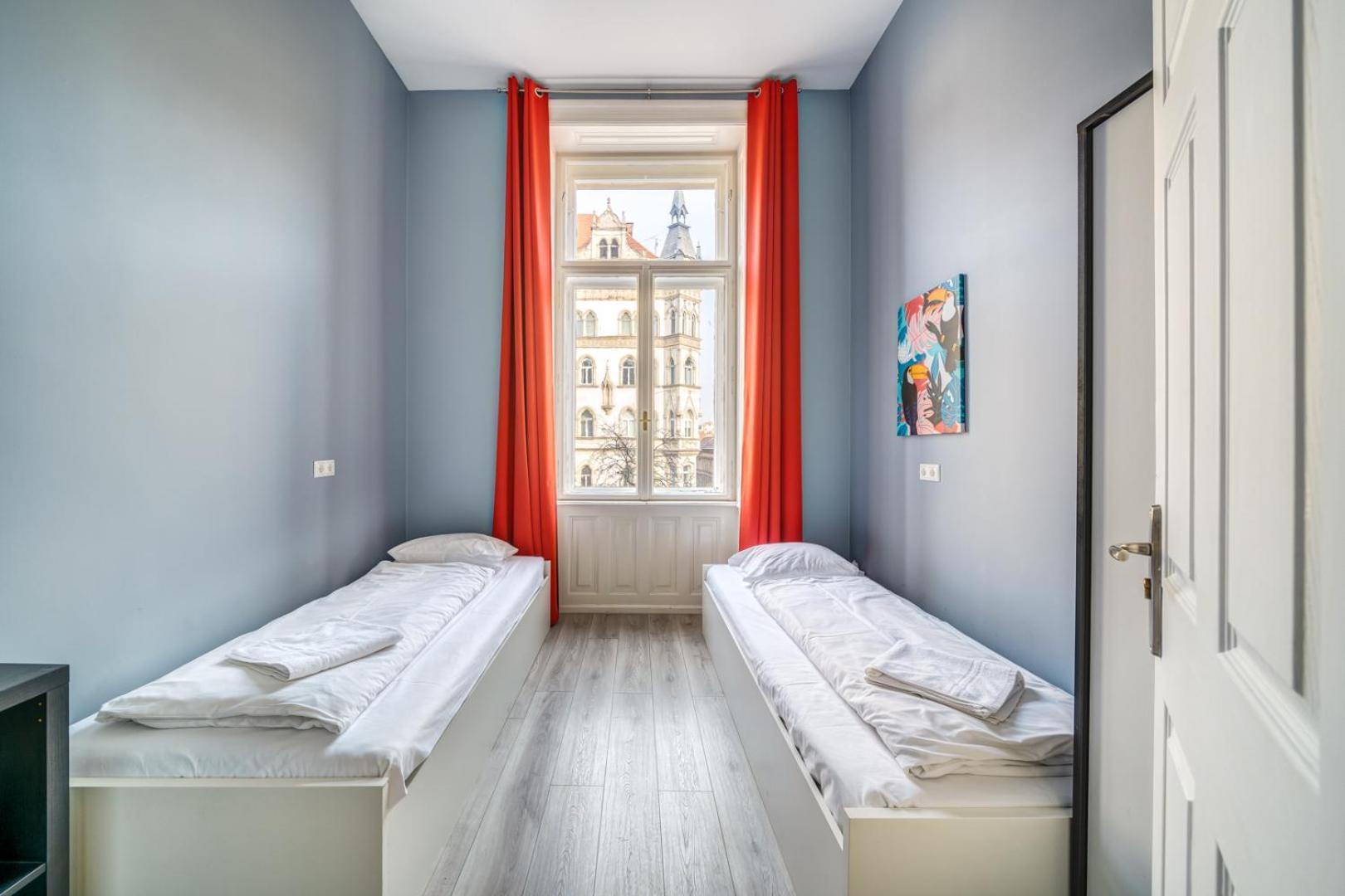 Downtown Delight - Erzsebet Blvd - 13 Ppl Apartmán