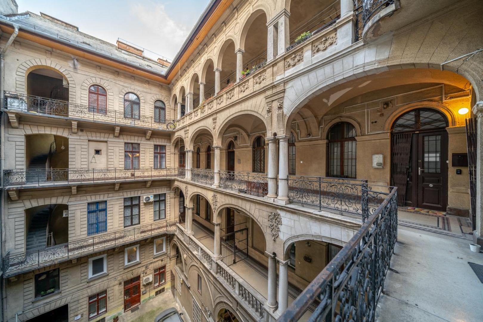 Downtown Delight - Erzsebet Blvd - 13 Ppl * Budapest