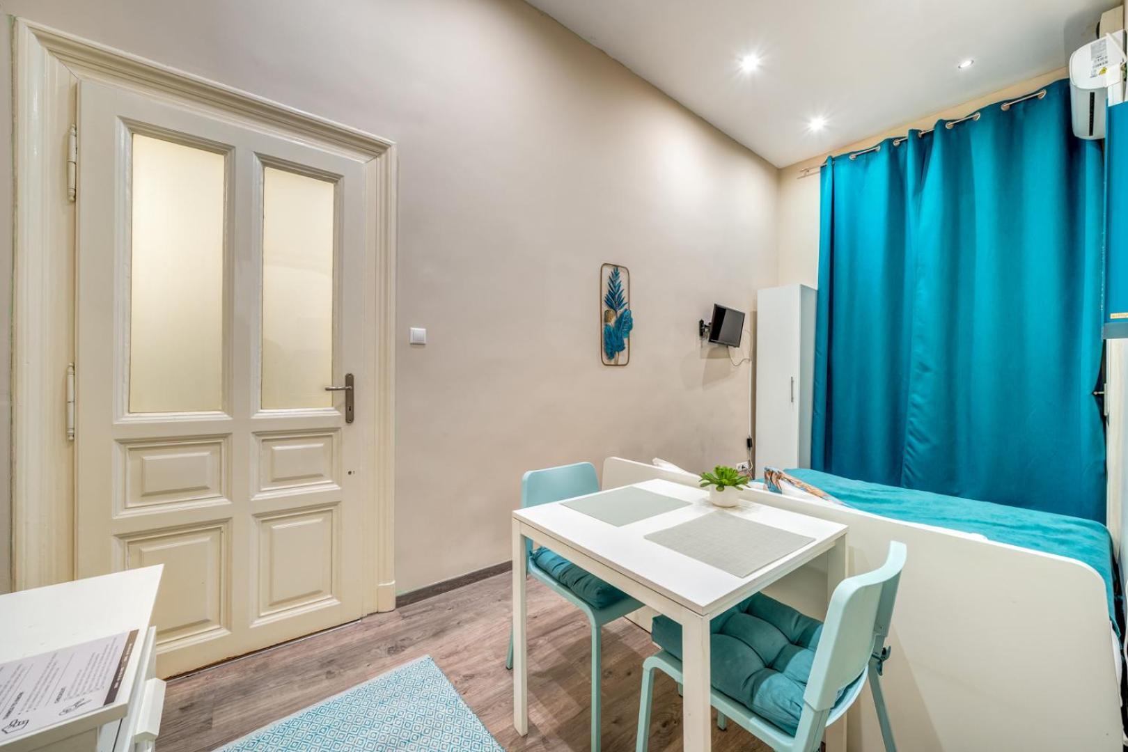 Cosy Corner - Erzsebet Blvd *